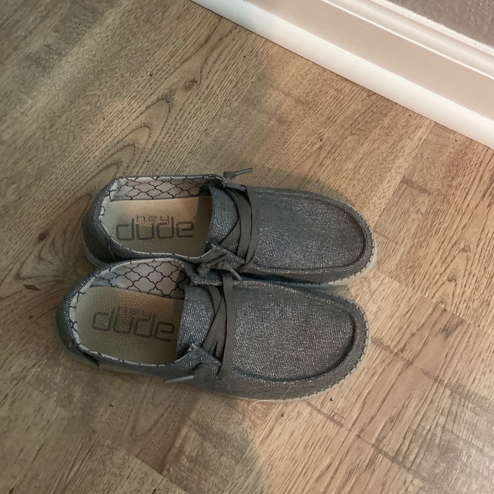 Hey Dude Size 8 Women’s Silver Glitter